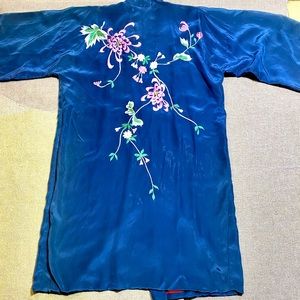 Vtg Traditional Silk Embroidered Floral Kimono Robe - Sm/Med